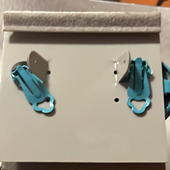 Blue Clip On Earrings with Matching Stretch Blue Bracelet - Picture 4 of 4